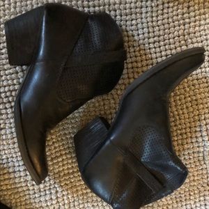 Very Volatile cowboy boots